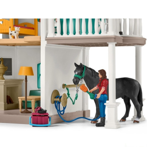 Schleich - Jezdecký klub, Velká jízdárna s obytným domem a stájí