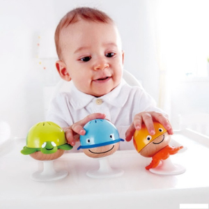 Chrastítko - Panáčci s přísavkou, 3ks (Hape)