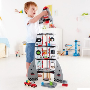 Vesmír - Dřevěná čtyřpatrová vesmírná raketa (Hape)