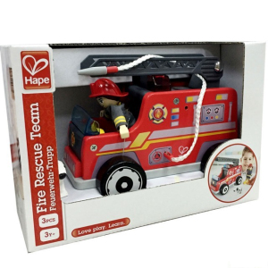 Auto - Hasičský vůz s hasičem dřevěný (Hape)