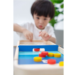 Stolní hra - Shuffleboard dřevěná (PlanToys)