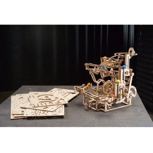 3D mechanický model - Kuličková dráha s víceúrovňovým zdvihem (Ugears)