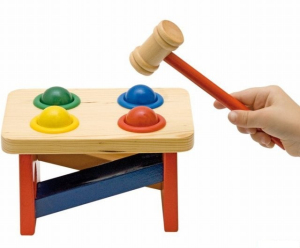 Zatloukačka - Stolek s koulemi (Woody)