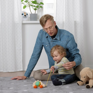 Tahací hračka - Ježek dřevěný UPPSTA (Ikea)