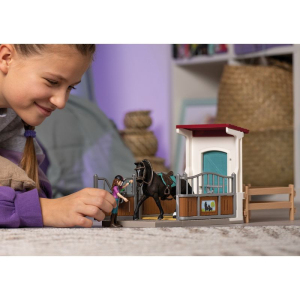 Schleich - Jezdecký klub, Box pro koně Lisa a Storm