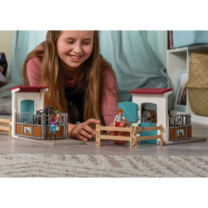 Schleich - Jezdecký klub, Box pro koně Hannah a Cayenne