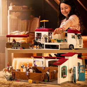 Schleich - Jezdecký klub, Jezdecká aréna U pepřovce