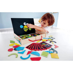 Puzzle magnetické - Kufřík dřevěný s tvary (Hape)
