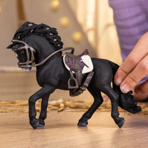 Schleich - Kůň, Pura Raza Espanola hřebec se sedlem a uzdou