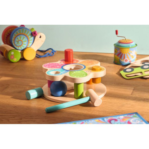 Zatloukačka - Dřevěná s koulí a kolíky Květina (Goki)