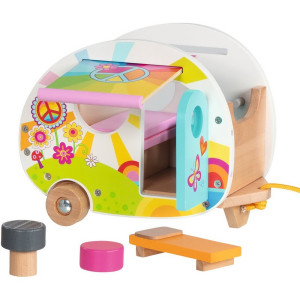 Nábytek pro panenky - Obytný karavan vybavený (Goki)