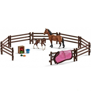 Schleich - Jezdecký klub, Ohrada s koníky a příslušenstvím