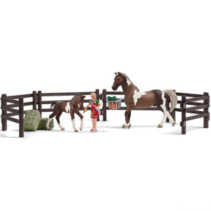 Schleich - Jezdecký klub, Krmení koní s příslušenstvím