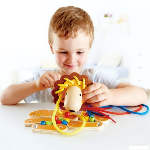 Šití - Kreativní hračka, Šněrovací dřevěný lev (Hape)