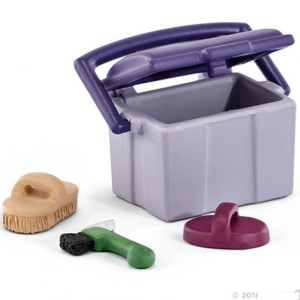 Schleich - Jezdecký klub, Kartáčování v boxu