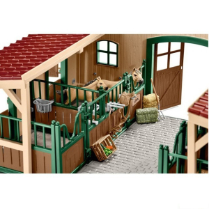 Schleich - Jezdecký klub, Stáj velká s koňmi a vybavením